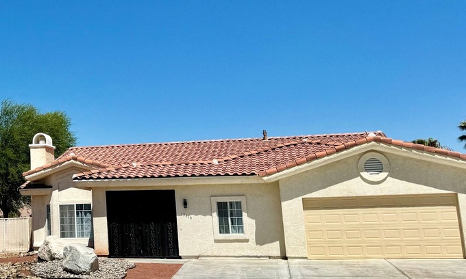 Desert Hot Springs House | Large pool home! Beautiful 360 views of the mountains!