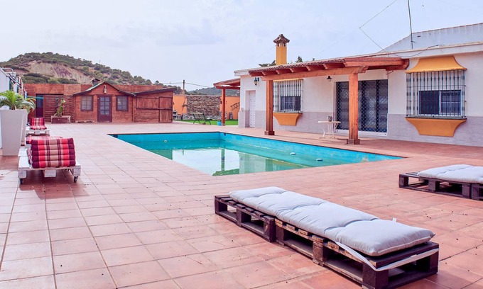 Medina-Sidonia House | Large property with swimming pool in spacious outdoor area.