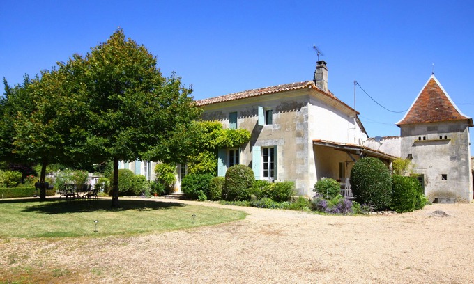 Vanzac House | Large private Charentaise home with pool and beautiful gardens sleeps 10-13
