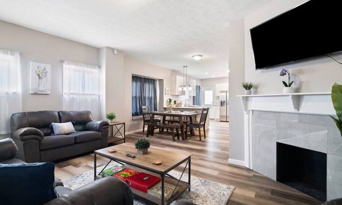 Detroit - Shoreway Apartment | Large Remodeled 4 Bedroom! Only 7 Minutes to Downtown!