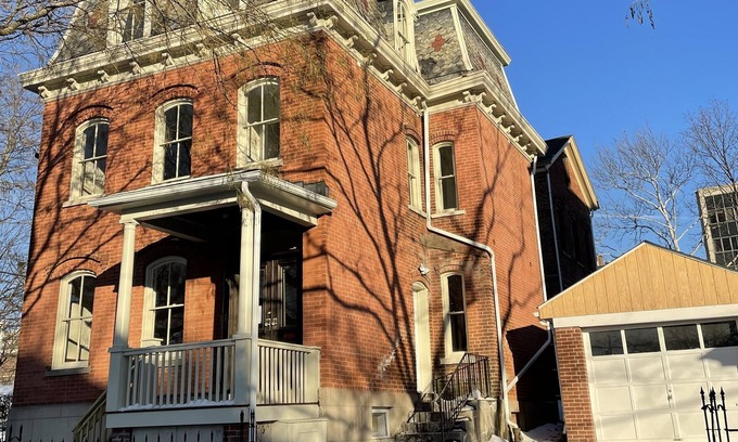 Poughkeepsie House | Large Renovated Historic House in Heart of Poughkeepsie