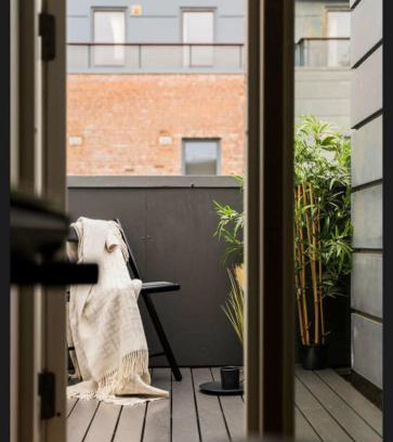 Stavanger House | Large room with Balcony - Heisenberg Condo