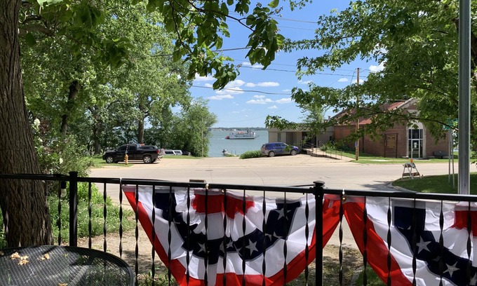 Clear Lake House | Large shaded deck w/view of the lake. Quiet retreat in the heart of Clear Lake.