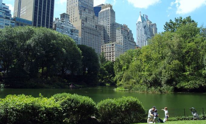 Upper East Side House | Large studio 5 BLOCKS from CENTRAL PARK! Near SUBWAY!