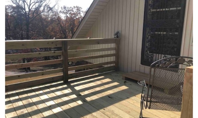 New Castle Apartment | Large Studio Space For Girls Trip & Sleepovers