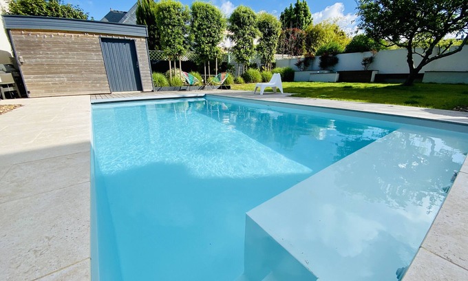 Larmor-Plage House | Large vacation home with swimming pool. 500m from shops and beach.