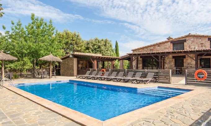 Riudarenes Villa | Large villa for 20pax, 45min from Barcelona, BBQ, WiFi