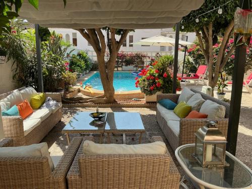 Roquetas de Mar House | Large Villa private pool and garden near beach