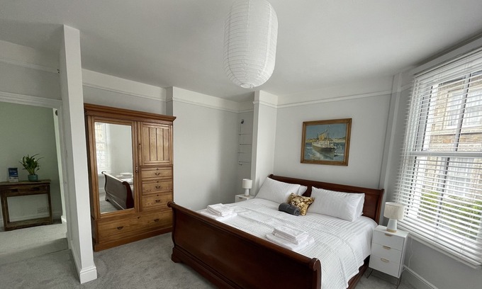 Newlyn Apartment | Large well located modern home in Newlyn, Cornwall