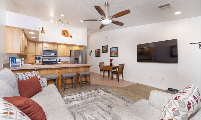 St. George Condo | Las Palmas All Inclusive Resort | Overlooks Main Pool Area | Top Floor Views | #1638