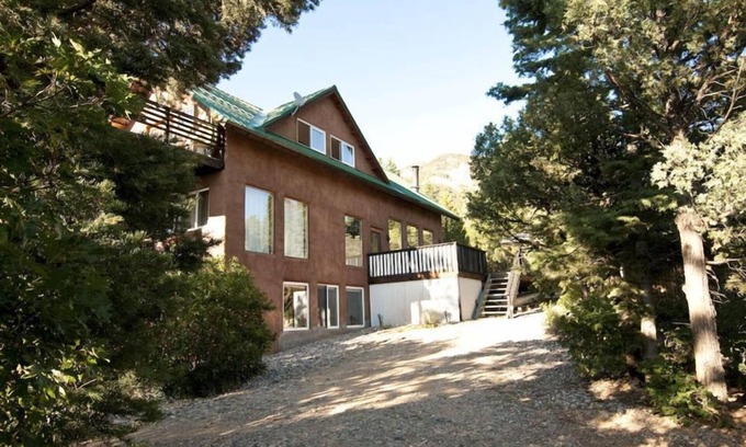 Arroyo Seco House | Las Posadas El Salto, above the town of Arroyo Seco, 8 mi To TSV, 8 m to Taos.