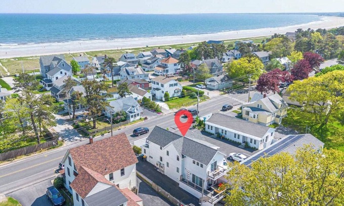 Scarborough House | Latitude Adjustment – Walk to Beach & Dining!