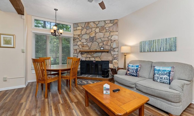 Wintergreen Condo | Laurelwood 80 with Wintergreen Advantage