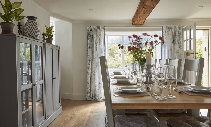 Bibury Cottage | Lavender Cottage - sleeps 10 guests in 4 bedrooms