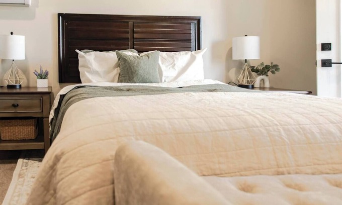 West Valley Apartment | Lavender Loft - Sleeps 2