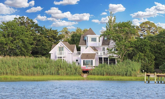 Chincoteague House | Lavinder House - Waterfront; North Main!