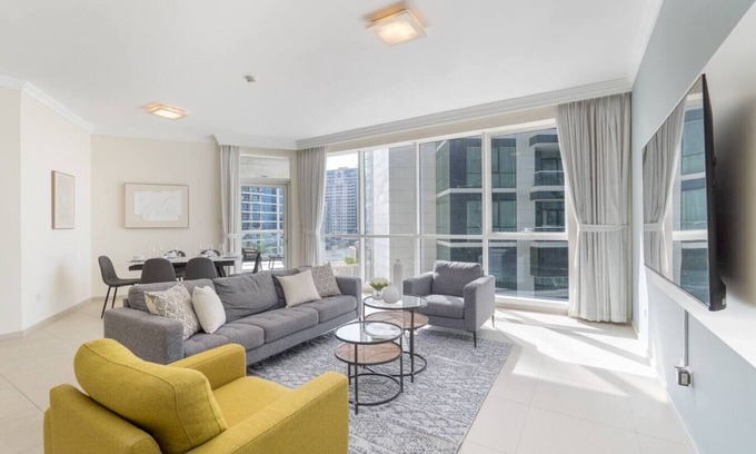 Dubai Marina Apartment | Lavish 3-BR in Al Bateen’s Gem