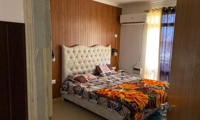 Mohali Apartment | Lavish 3bhk furnished flat wifi private washroom