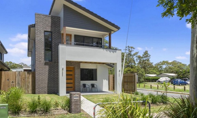 Woorim House | LAVISH BEACH HOUSE ON THE SURF SIDE!