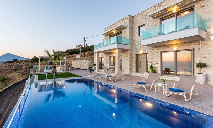 Zerviana Villa | Lavish Villa for 7 overlooking Phalasarna Beach