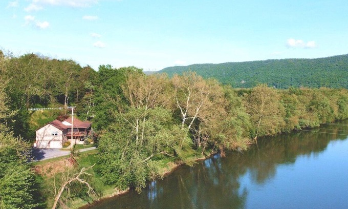 Lewistown House | Lazy Bass Lodge | Riverfront & Porch Views + Boat Launch