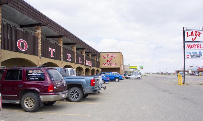 Claresholm Hotel | Lazy J Motel