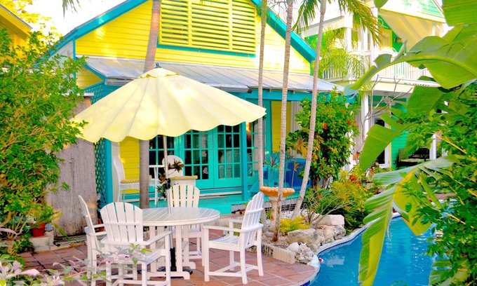 Old Town House | Lazy River Pool, Enchanting Garden, Old Town Key West, Free WiFi, Bikes & Parkin