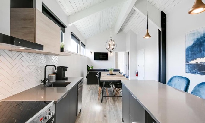 Laval House | Le Barrette - Complexe la Voûte