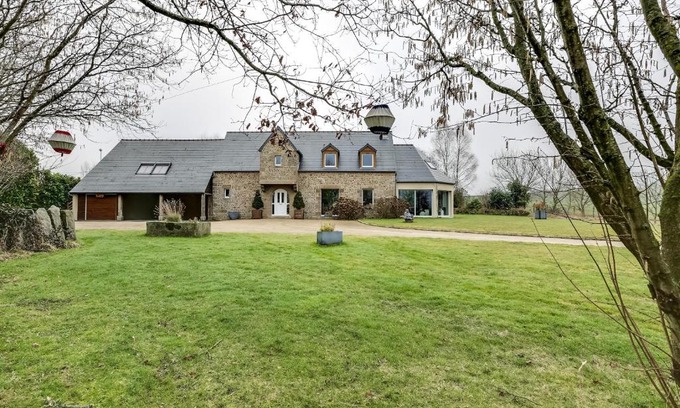 Saint-Germain-de-Tallevende-la-Lande-Vaumont Bed & Breakfast | Le bouddha du lac