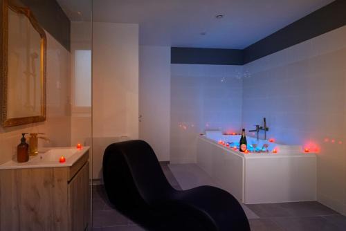 Quillan Apartment | Le bridgerlove Tantra Jacuzzi Unique