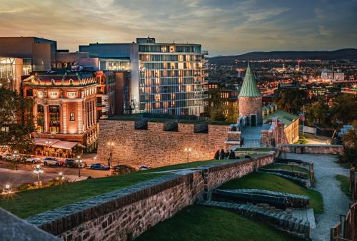 Vieux-Quebec-Cap-Blanc-colline Parlementaire Hotel | Le Capitole Hotel