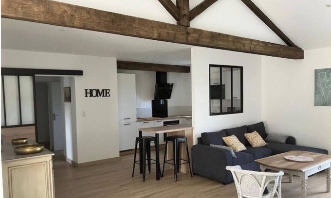 Saint-Sulpice-de-Cognac House | Le Chai des Annereaux, in the heart of the vineyards