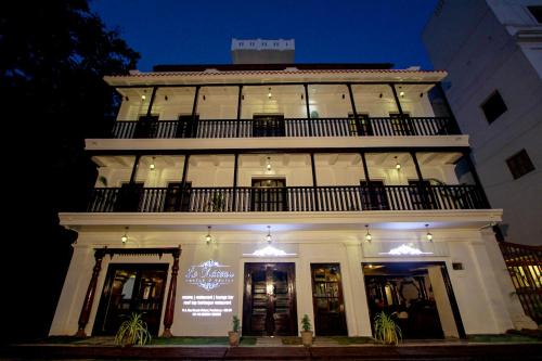 White Town Hotel | Le Chateau