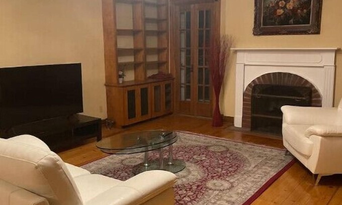 Midtown Toronto House | Le Chateau Near Downtown Toronto