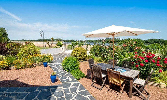 Chenehutte-Treves-Cunault House | Le Clos Eugenie - Charmante maison avec jardin et vue sur la Loire