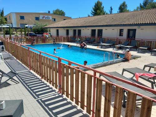 Velaux Hotel | Le Clos la Verdière