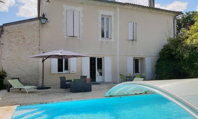 Pouillac House | LE DOMAINE DU HAUT PREAU-7 bedrooms-5 bathrooms, swimming pool, tennis court, petanque area
