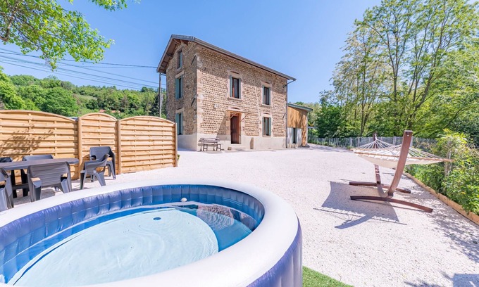 Saint-Clair-sur-Galaure House | Le Gîte de la Passerelle - avec jacuzzi