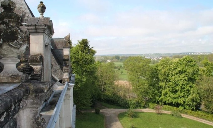 Saint-Gervais-la-Foret Apartment | Le Haut Perché, charming gîte in the castle of Saint Gervais