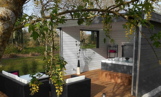 Sizun Hotel | Le jardin des monts "Camélia", Bed and Breakfast with spa in the mountains of Arrée