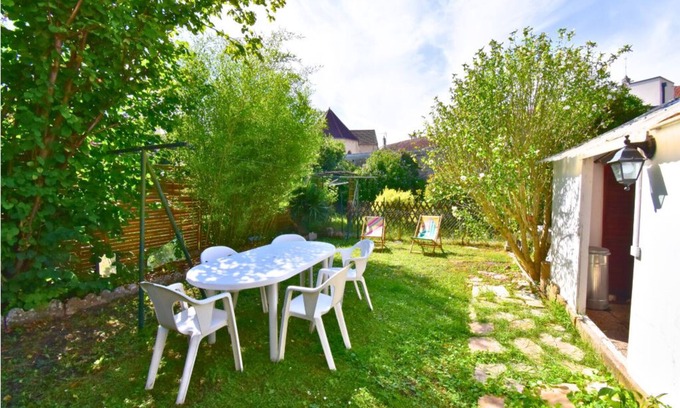 Beaumont-sur-Oise Apartment | Le Jardin Paisible Beaumontois