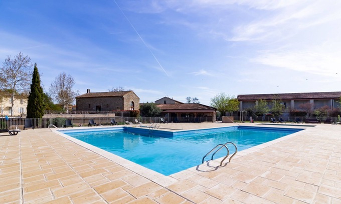 Azille Apartment | Le Jouarres - Appt climatisé avec piscine partagée