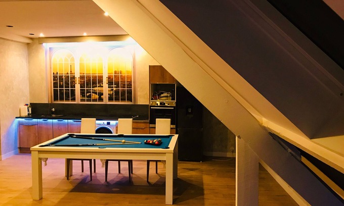 Saint-Germain-en-Plaine Apartment | Le Loft de Zoé 90m² - Jacuzzi Billard Cinéma & Bar