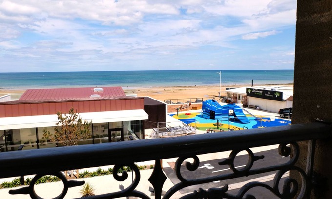 Luc-sur-Mer Apartment | Le Luc and Sea * T2 * facing the sea * breathtaking view