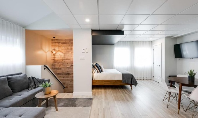 Laval House | Le Mille-Iles - Complexe La Voûte