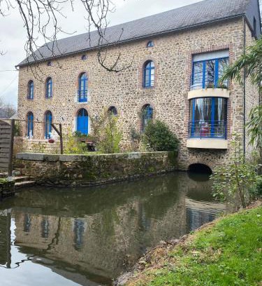 Montsurs House | LE MOULIN DE MERAL