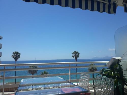 Juan-les-Pins Apartment | Le Palais du Tropique appartement vue mer 5é étage avec ascenseur