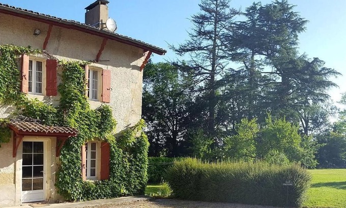 Montignac-de-Lauzun House | Le Pavillon - in the grounds of Château Lescaut