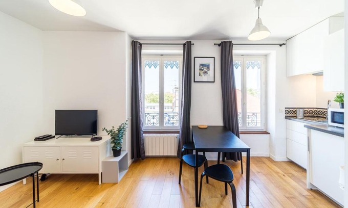 Voltaire - Saint Amour Apartment | Le Petit Chaponnay - Charming Apartment for 2 near Saxe Gambetta