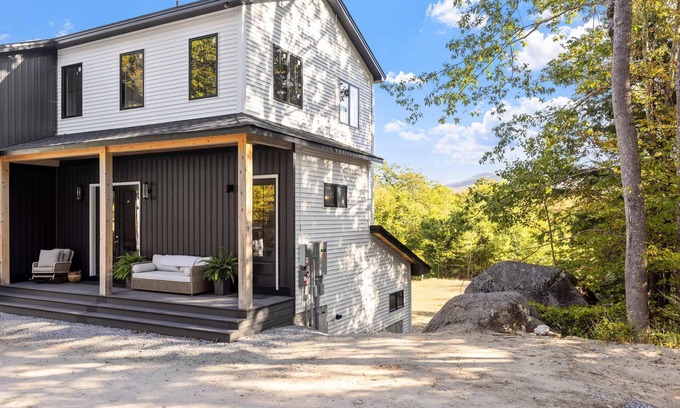 Mount Sunapee Apartment | Le Petit Flat - 2 Bed 1 Bath One Level Apartment